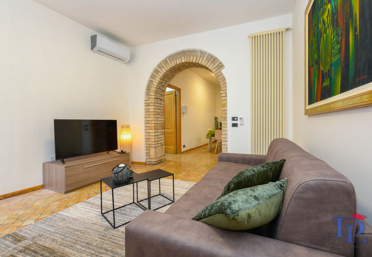 Appartamento a Desenzano del Garda - Desenzanoloft: LET IT BE A DREAM VISTA LAGO CIN: IT017067B4YRNYBUXS