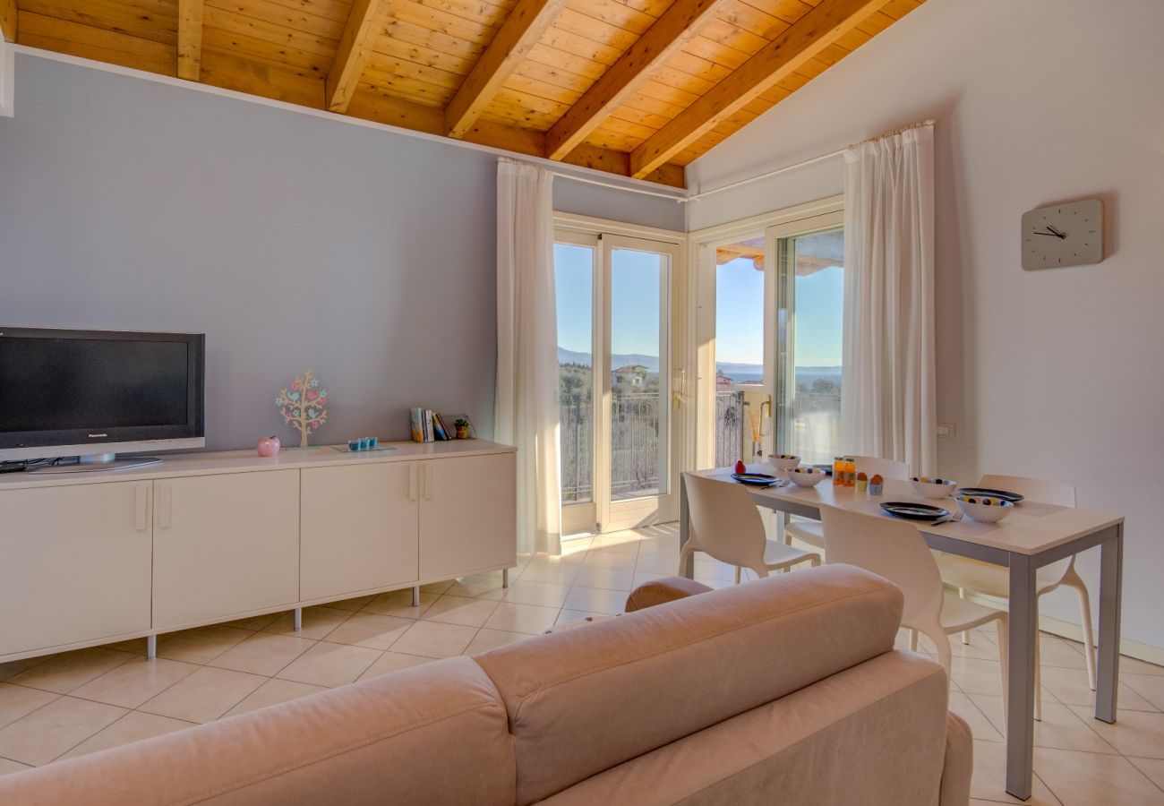 Appartamento a Manerba del Garda - Fedra: con balcone vista lago, in residence con piscina a due passi dal lago