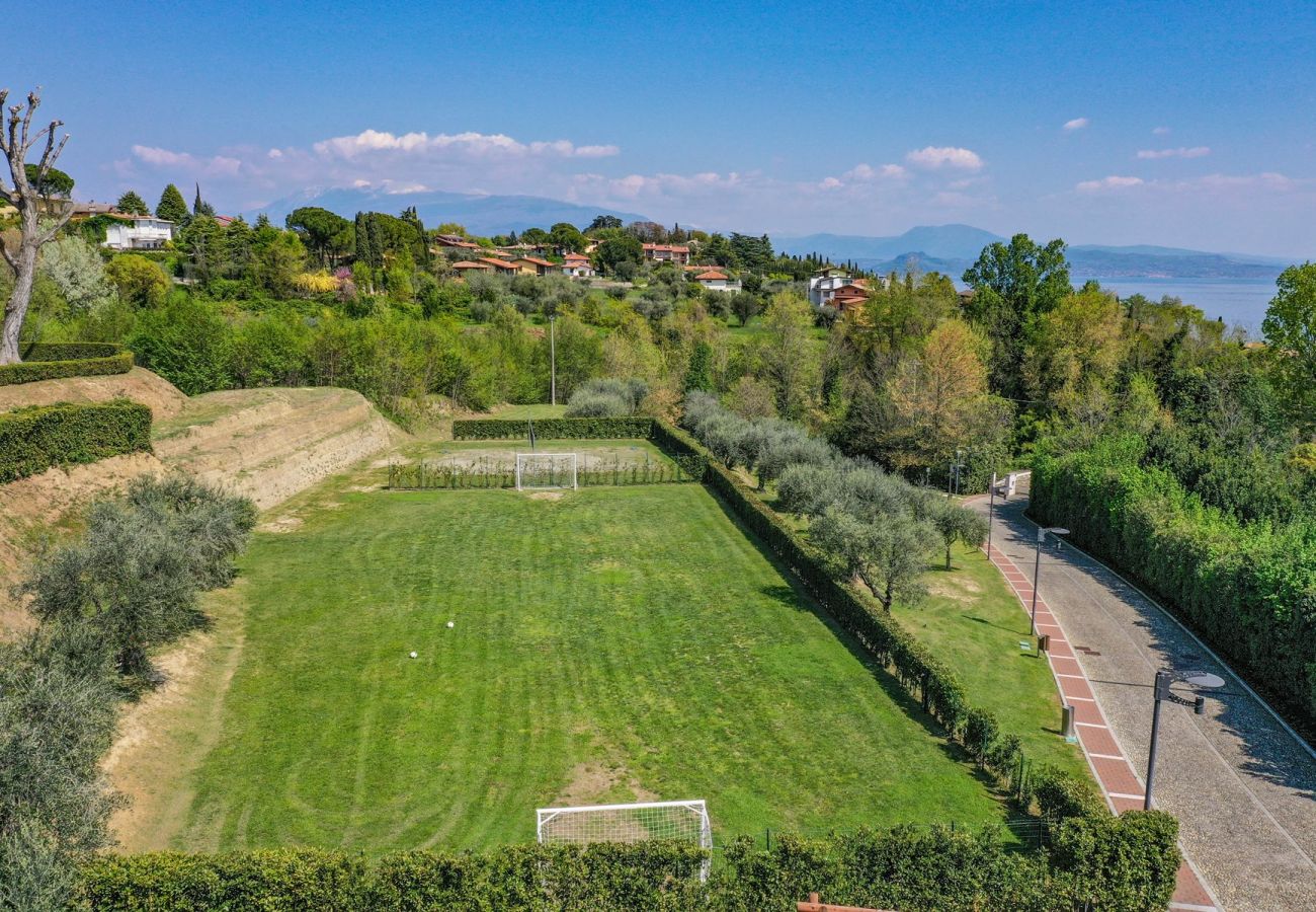 Appartamento a Manerba del Garda - Fedra: con balcone vista lago, in residence con piscina a due passi dal lago