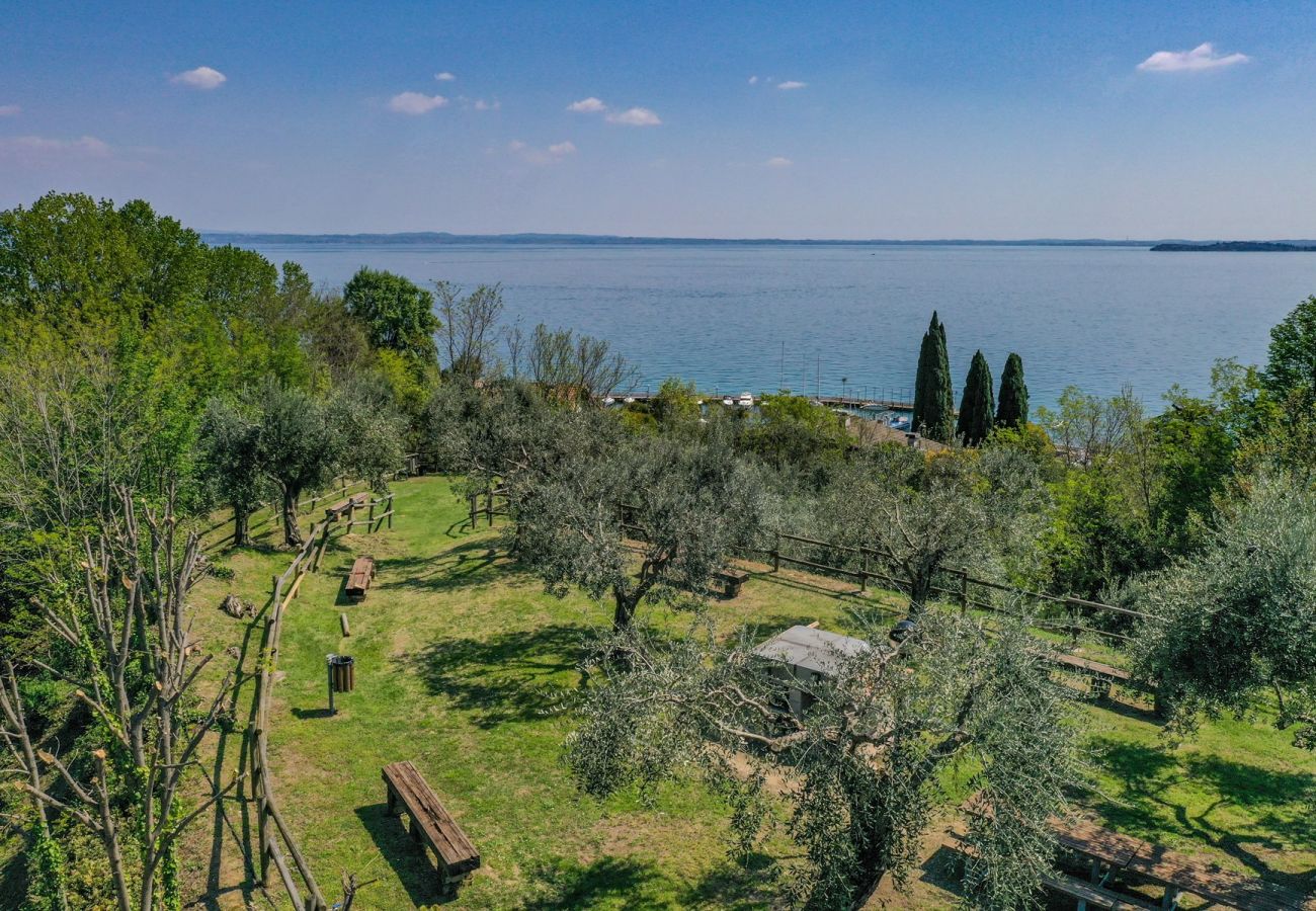 Appartamento a Manerba del Garda - Fedra: con balcone vista lago, in residence con piscina a due passi dal lago