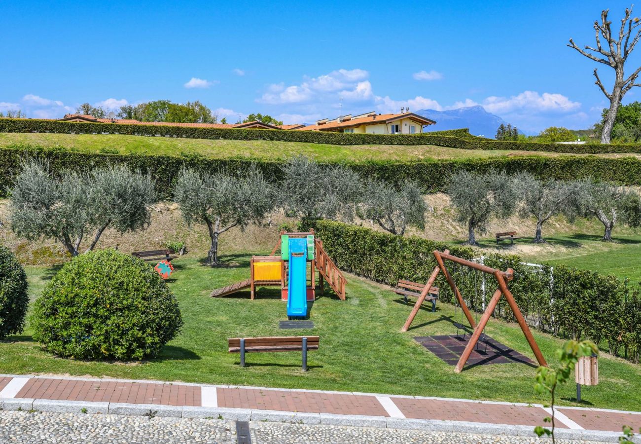 Appartamento a Manerba del Garda - Fedra: con balcone vista lago, in residence con piscina a due passi dal lago