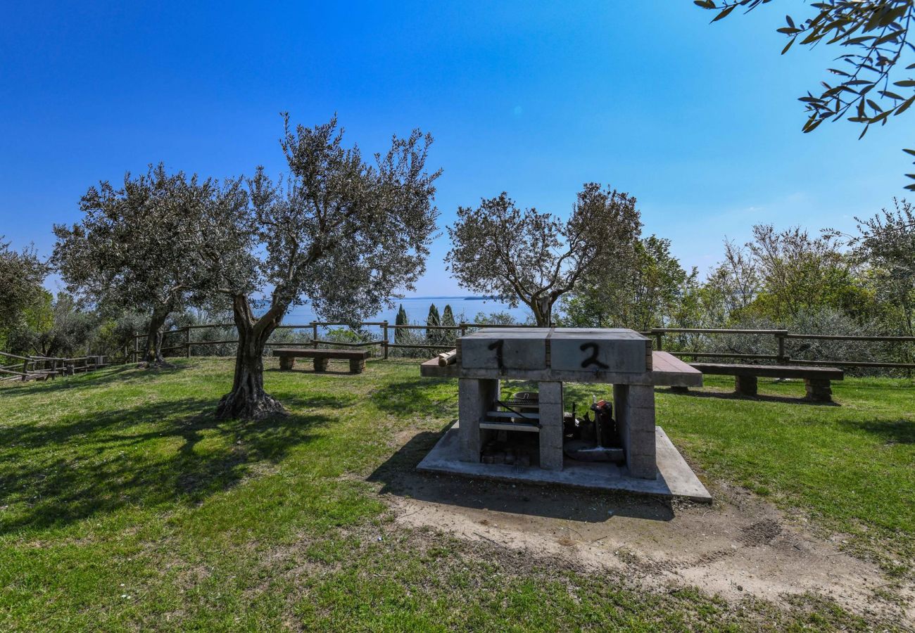 Appartamento a Manerba del Garda - Fedra: con balcone vista lago, in residence con piscina a due passi dal lago