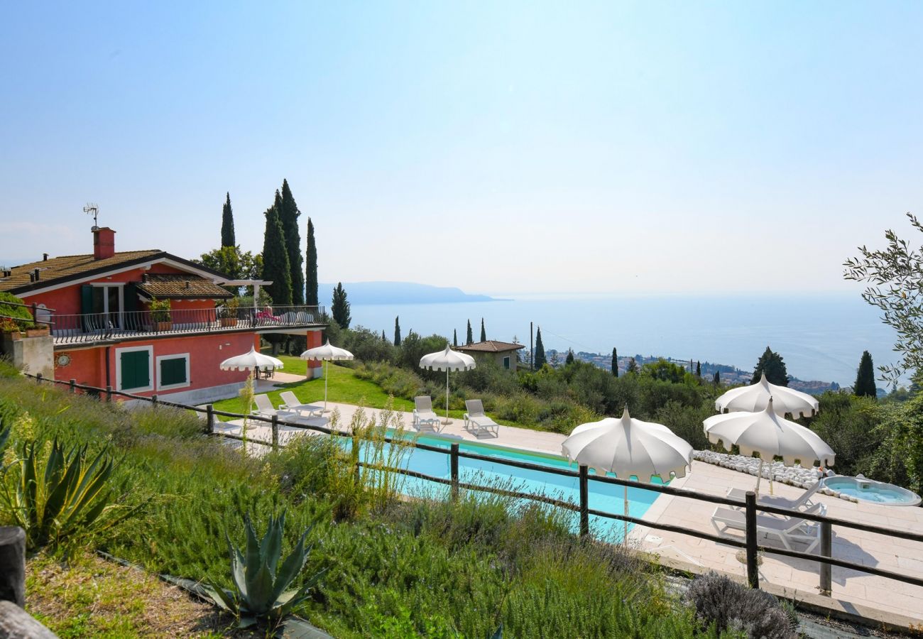 Appartamento a Toscolano-Maderno - Cà Bianca sotto: immersi nella natura con vista lago e jacuzzi