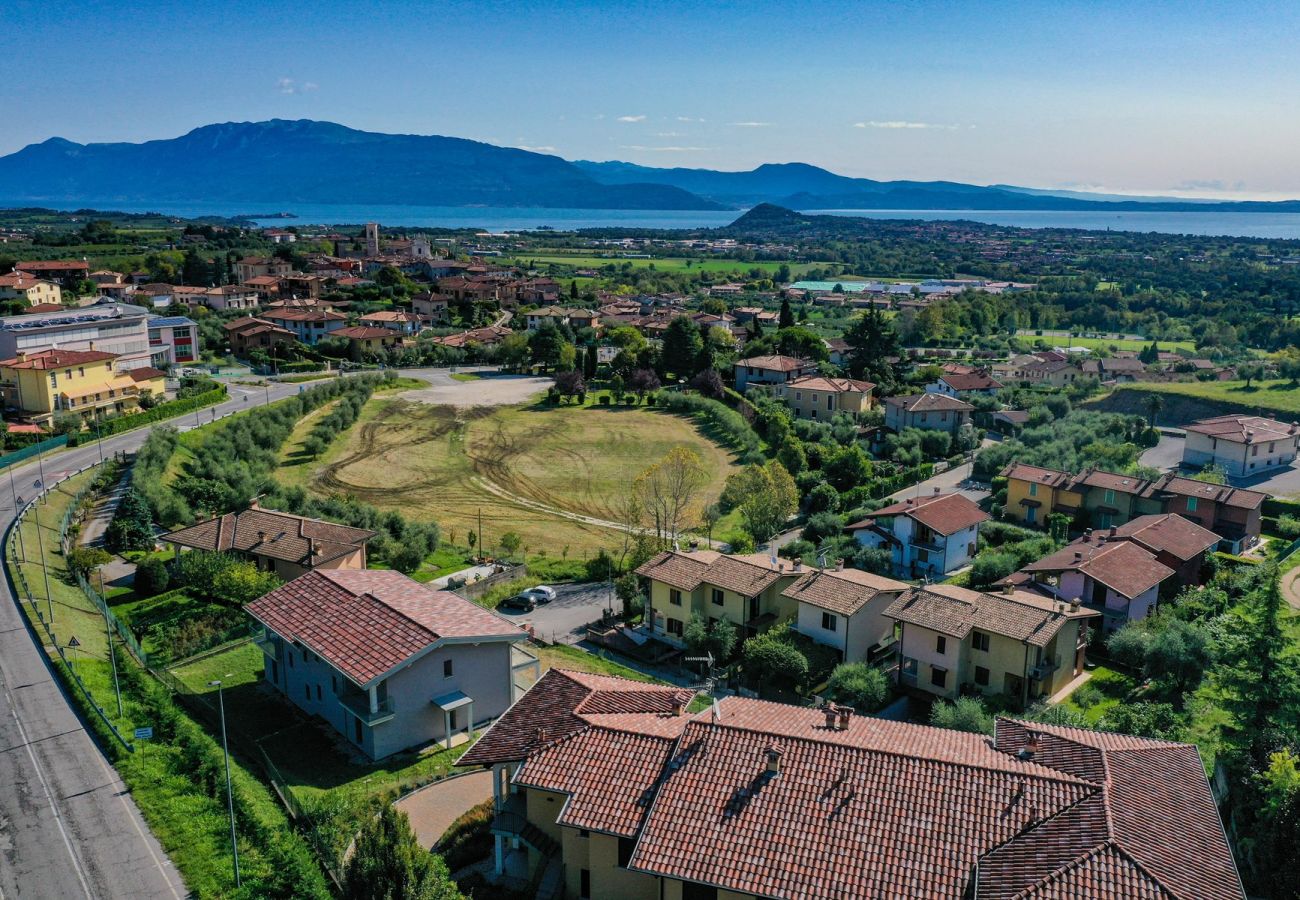 Appartamento a Polpenazze del Garda - Pegaso: appartamento di design con balcone vista lago e piscina