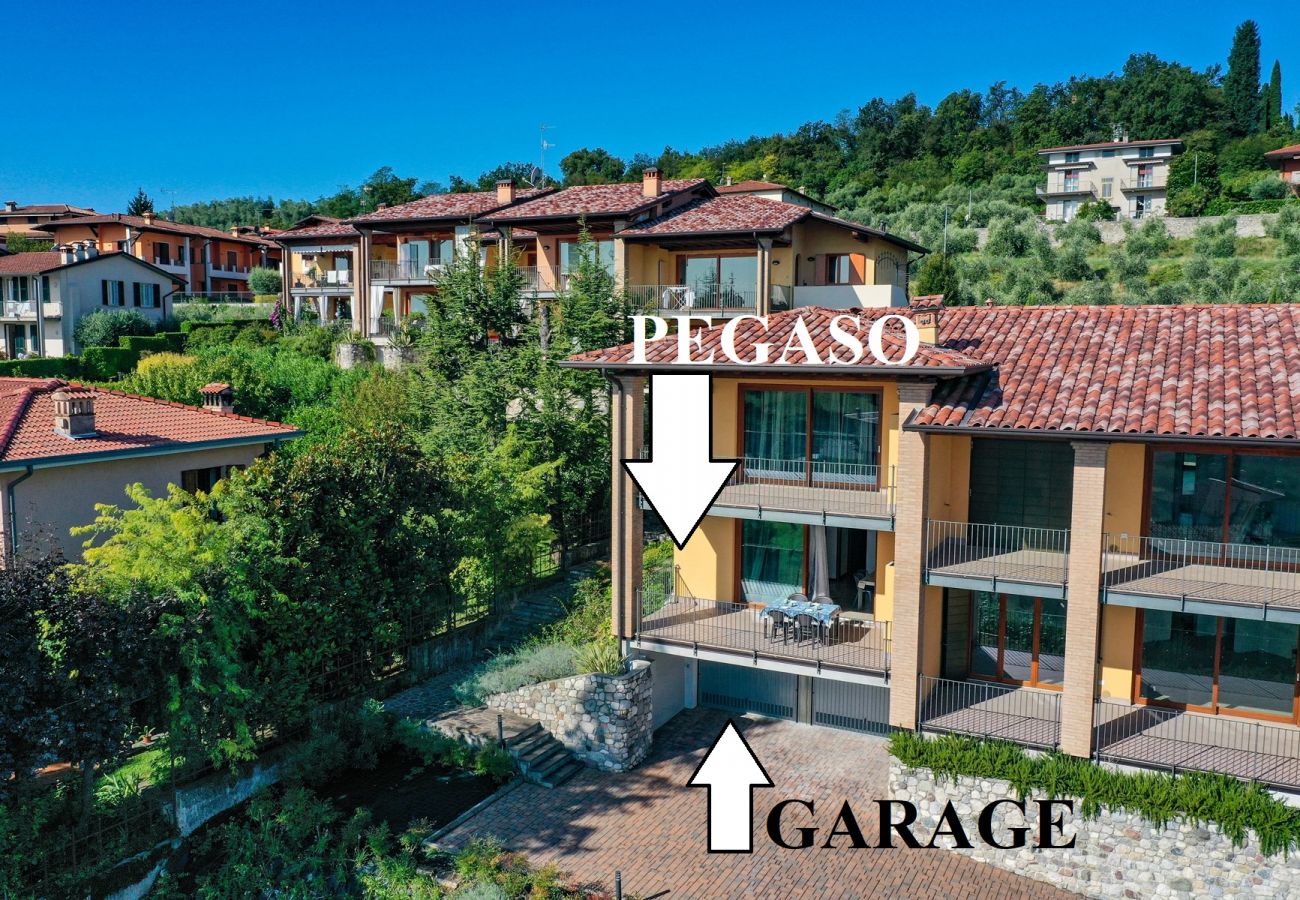 Appartamento a Polpenazze del Garda - Pegaso: appartamento di design con balcone vista lago e piscina