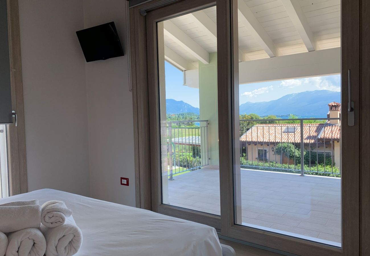 Casa a schiera a Manerba del Garda - Gardaliva2: con vista lago in residence con piscina vicino al lago