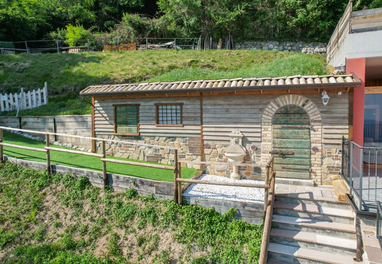 Appartamento a Tignale - Conte, con grande balcone vista lago