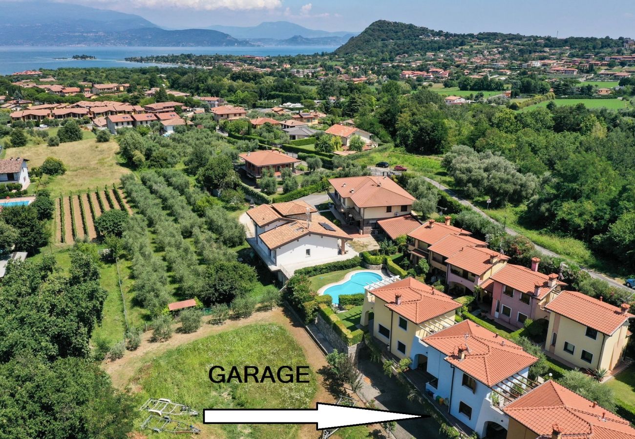 Casa a Manerba del Garda - Villa rosa, spaziosa casa con piscina in comune