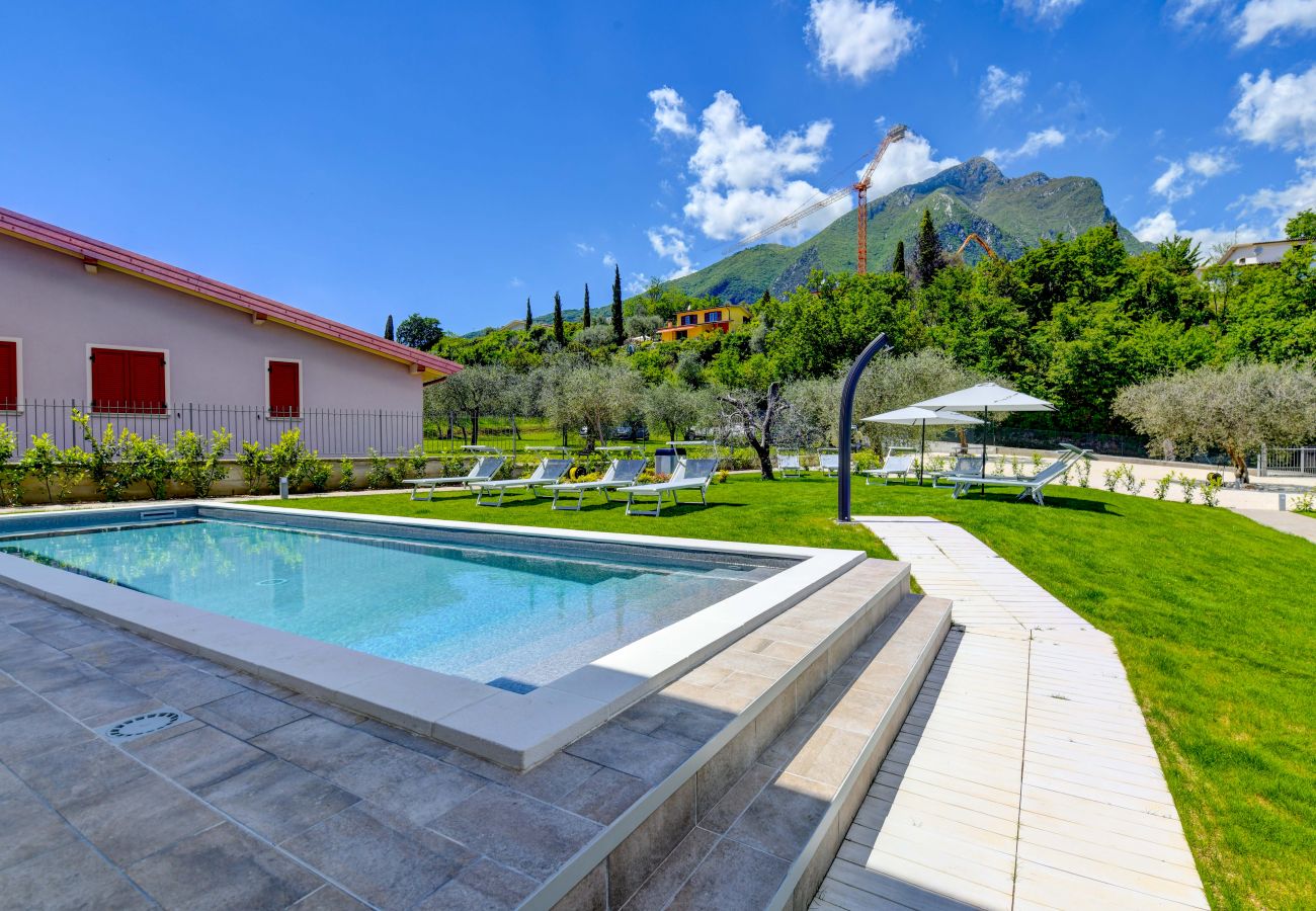 Villa a Toscolano-Maderno - Le Casette - Leccino con vista lago, piscina e jacuzzi