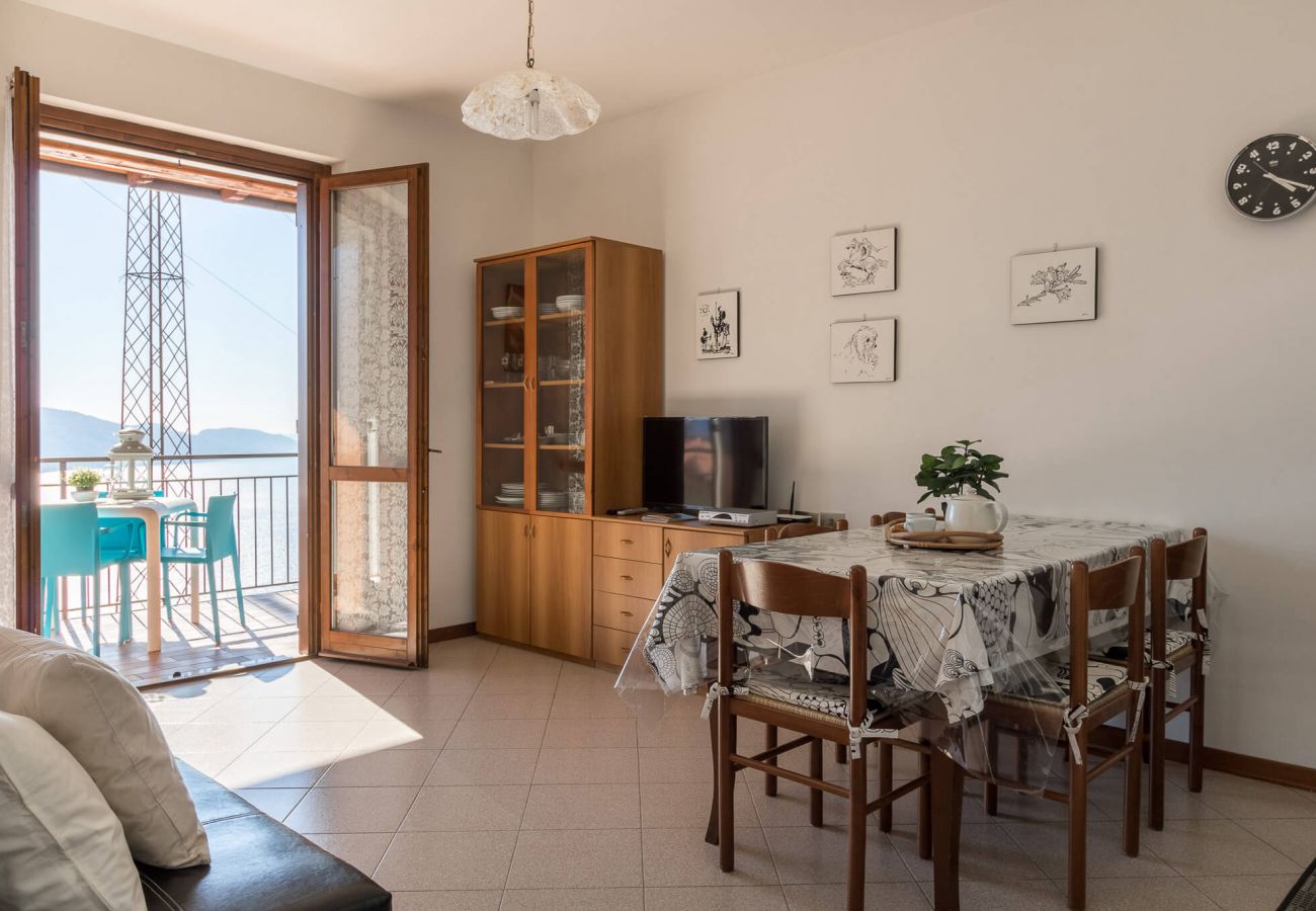 Appartamento a Tignale -  appartamento Bellevue con balcone vista lago