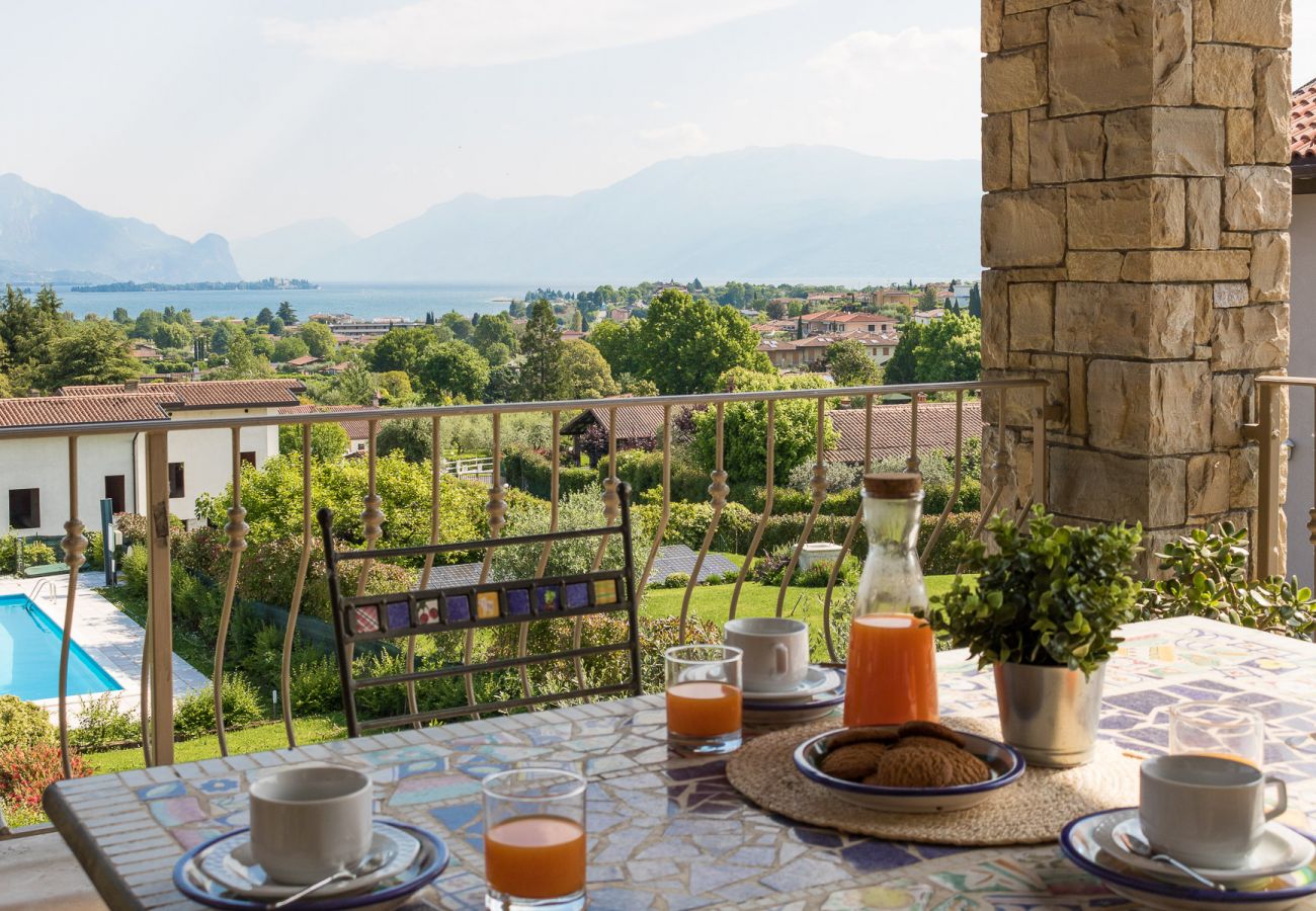 Appartamento a Manerba del Garda - Lago Blu con vista lago e piscina