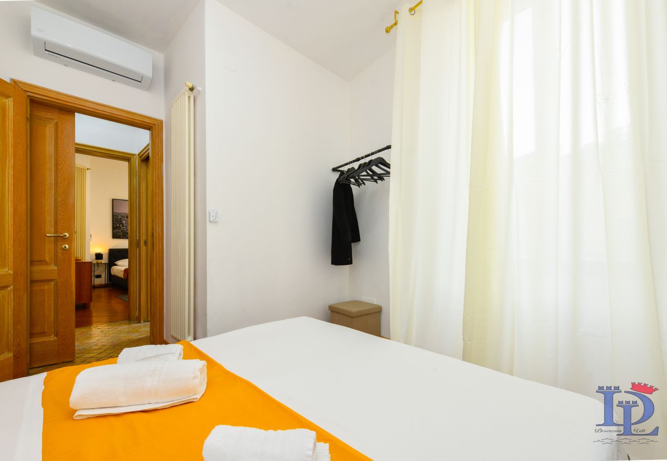 Ferienwohnung in Desenzano del Garda - Desenzanoloft: LET IT BE A DREAM VISTA LAGO CIN: IT017067B4YRNYBUXS