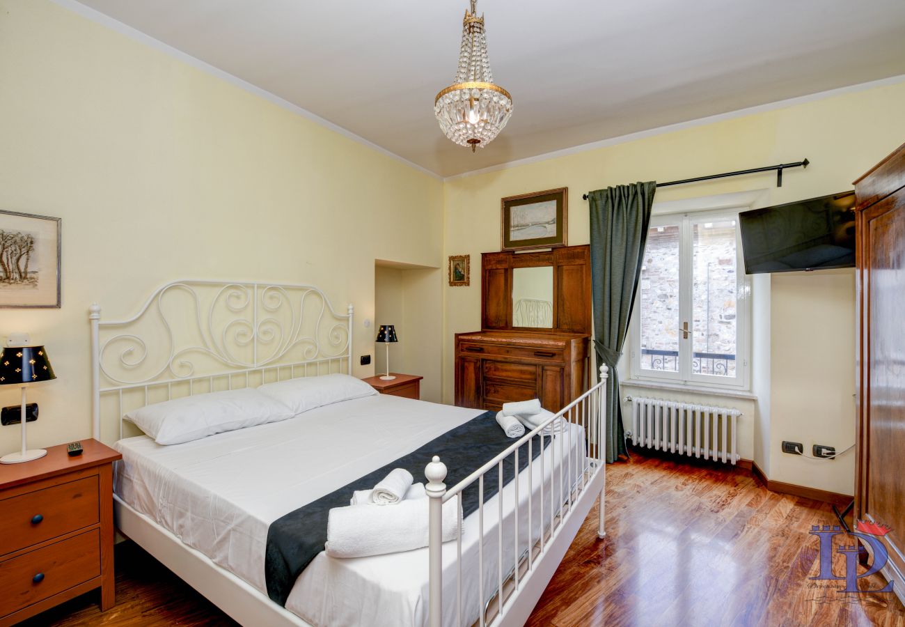 Ferienwohnung in Sirmione - Desenzanoloft:  QUEEN OF SIRMIONE  CIN IT017179C2HQDZQ5MW