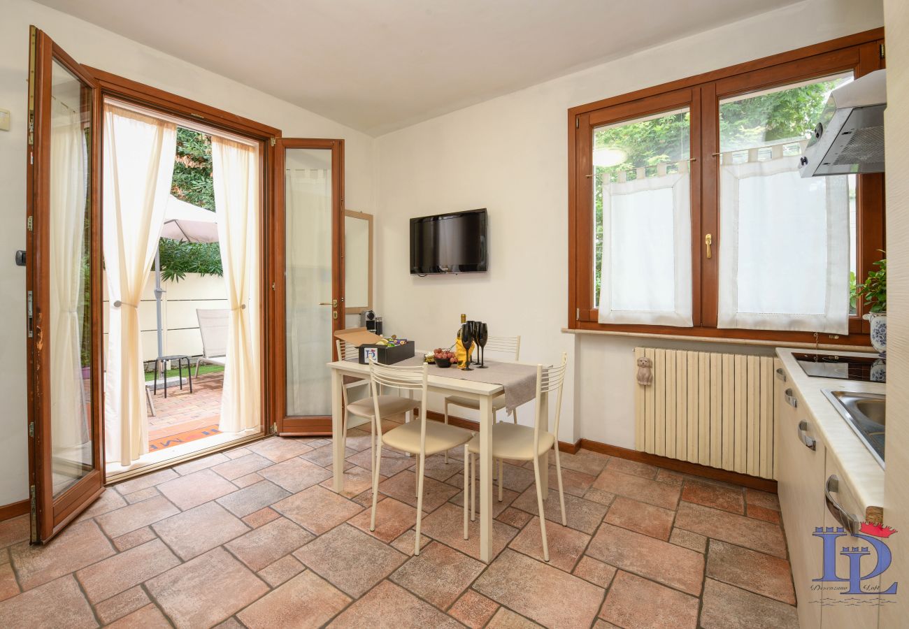 Ferienwohnung in Desenzano del Garda - Desenzanoloft:  Garden and  Pool IN Gardalake CIN IT017067C2C4L7LFGB