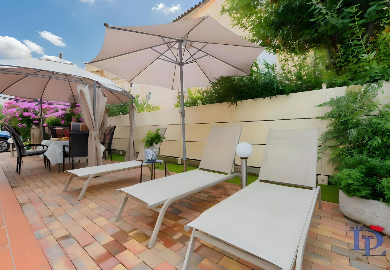 Ferienwohnung in Desenzano del Garda - Desenzanoloft:  Garden and  Pool IN Gardalake CIN IT017067C2C4L7LFGB