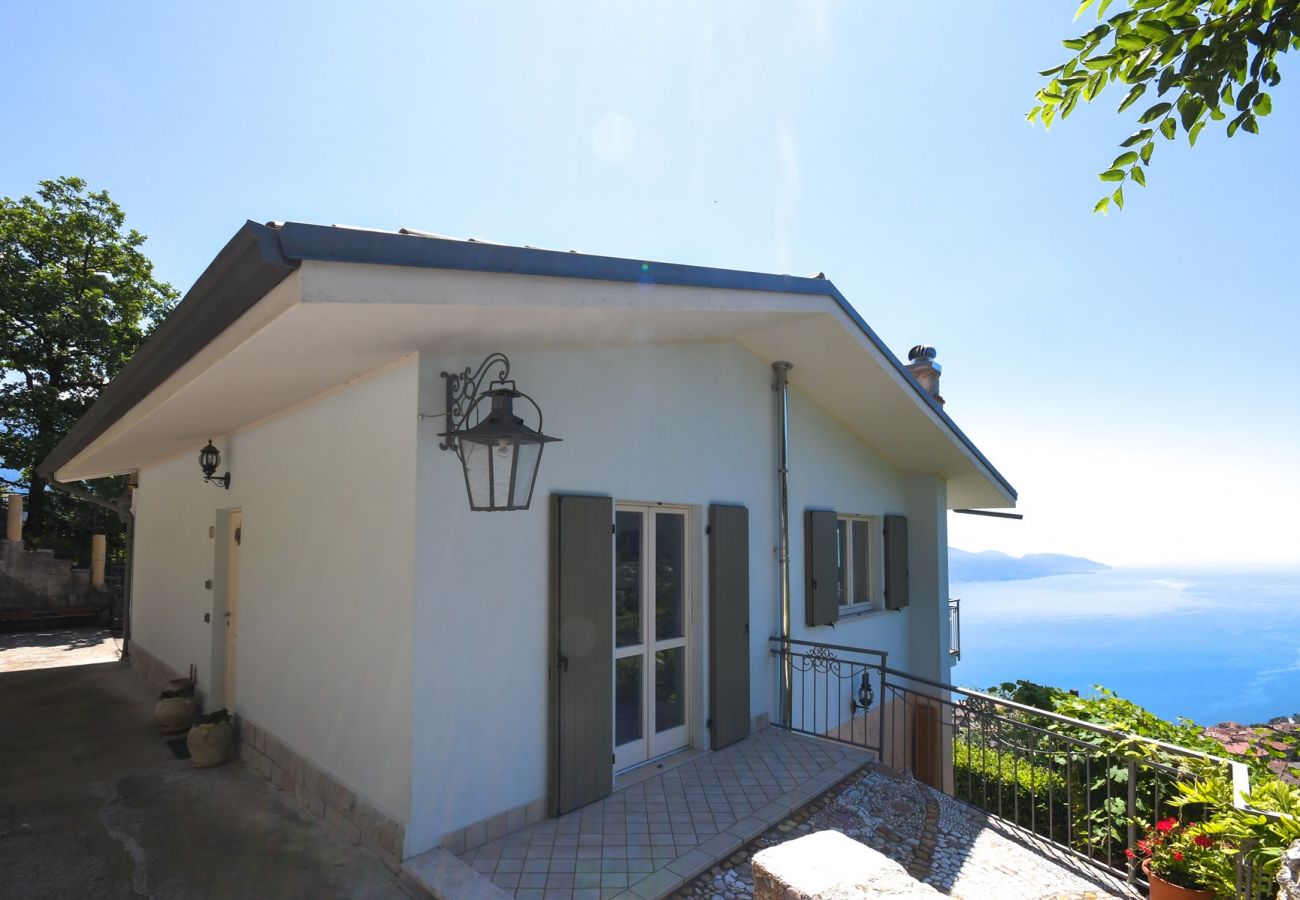 Chalet in Tignale - Da Guido mit traumhaften Seeblick