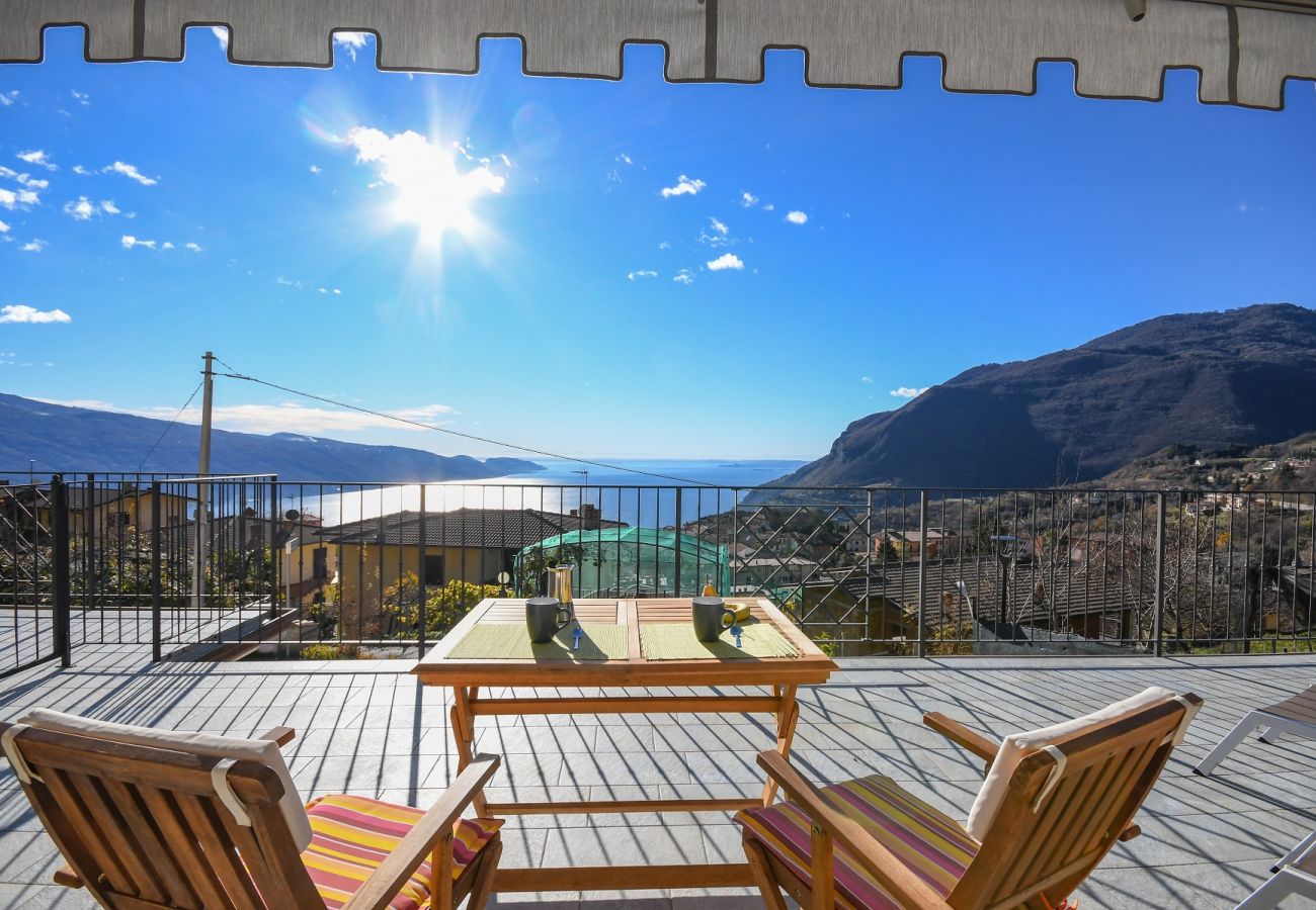 Ferienwohnung in Tignale - Principe, mit grossem Balkon und Seeblick