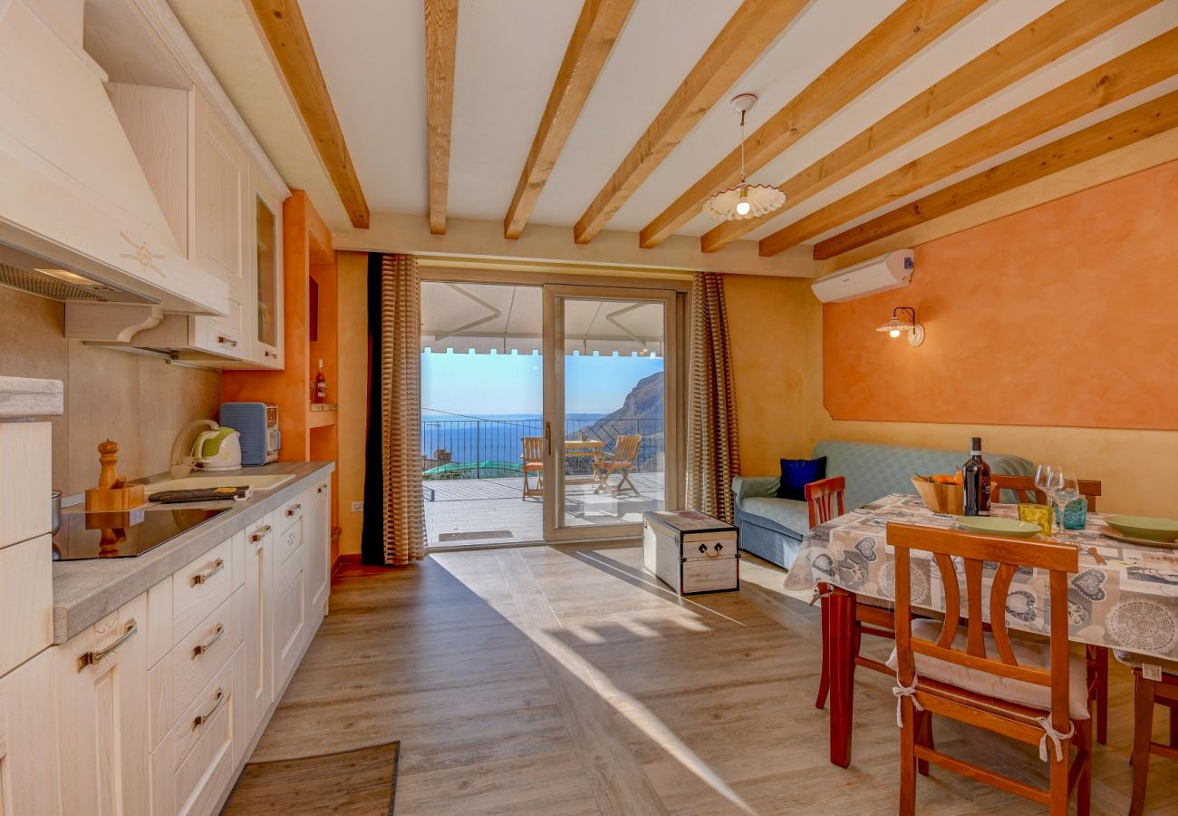 Ferienwohnung in Tignale - Principe, mit grossem Balkon und Seeblick