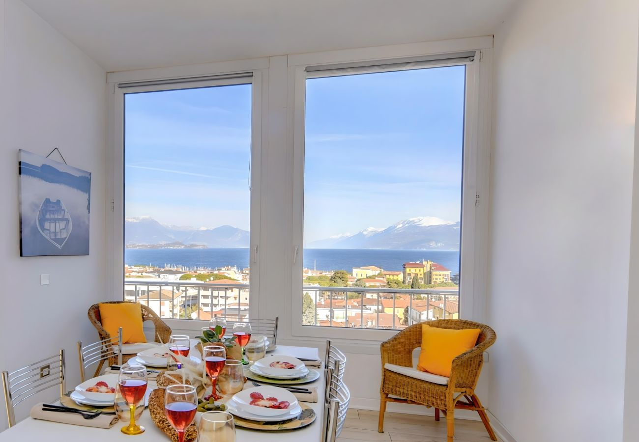 Ferienwohnung in Desenzano del Garda - Desenzanoloft La Finestra sul Lago 