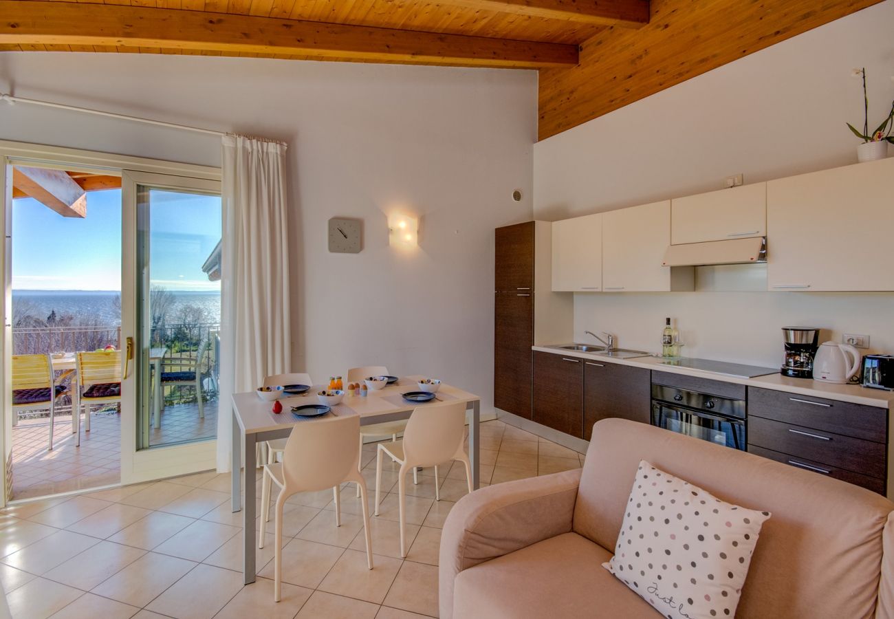 Ferienwohnung in Manerba del Garda - Fedra: mit Balkon mit Seeblick nah am See