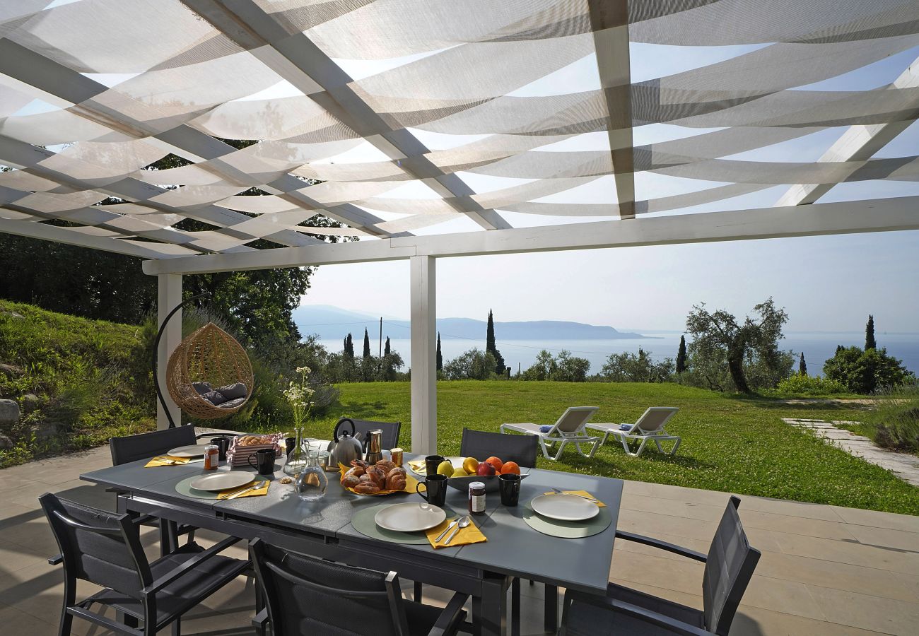 Ferienwohnung in Toscolano-Maderno - Cà Bianca sotto: in der MItte von natur mit Jacuzzi und Seeblick