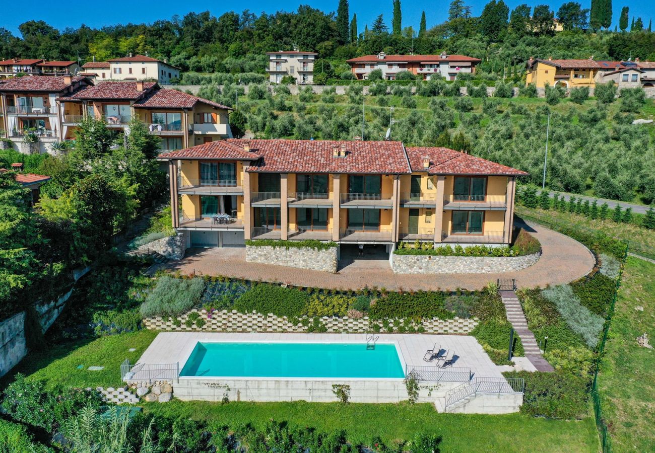 Ferienwohnung in Polpenazze del Garda - Pegaso: mit Balkon mit Seeblick, Pool und Garage