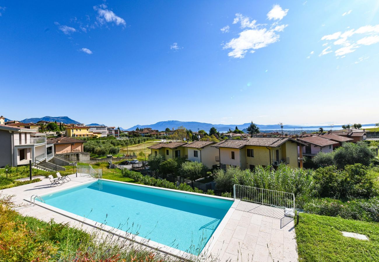 Ferienwohnung in Polpenazze del Garda - Pegaso: mit Balkon mit Seeblick, Pool und Garage