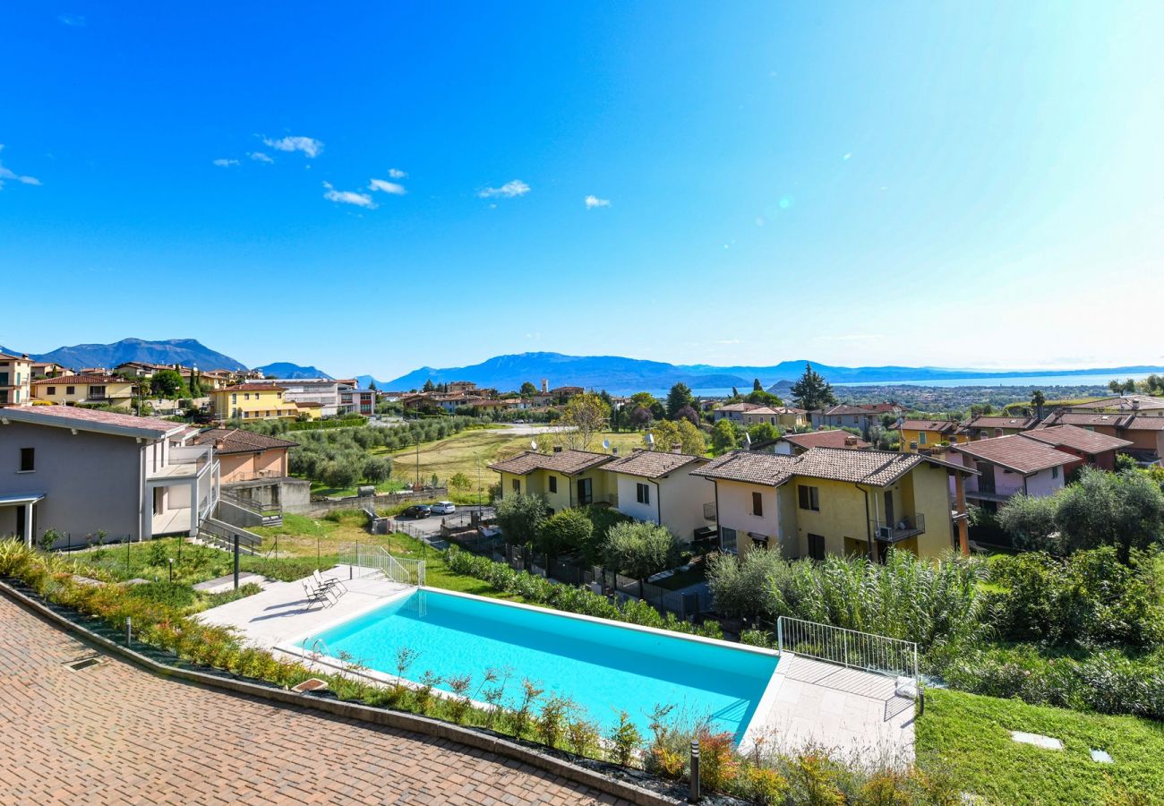 Ferienwohnung in Polpenazze del Garda - Pegaso: mit Balkon mit Seeblick, Pool und Garage