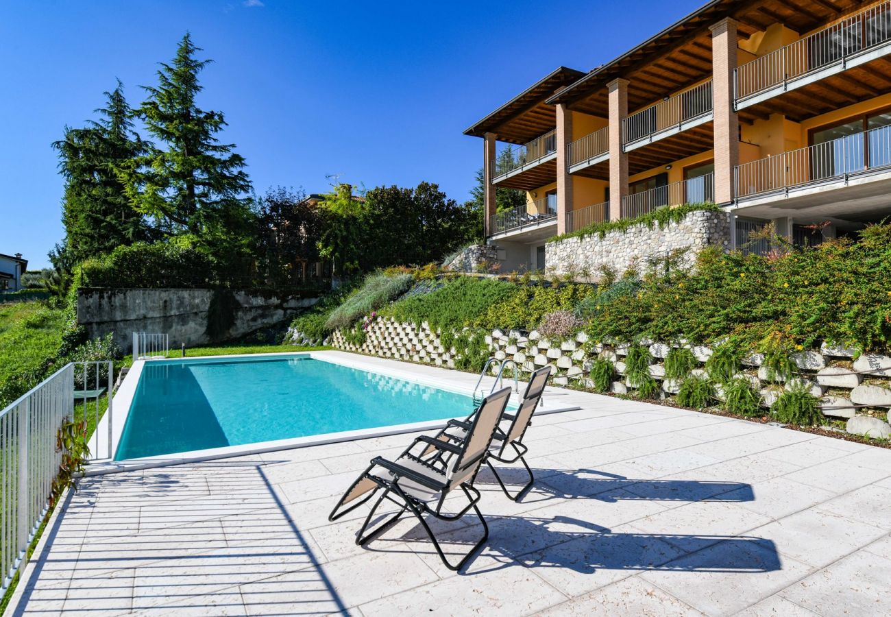 Ferienwohnung in Polpenazze del Garda - Pegaso: mit Balkon mit Seeblick, Pool und Garage