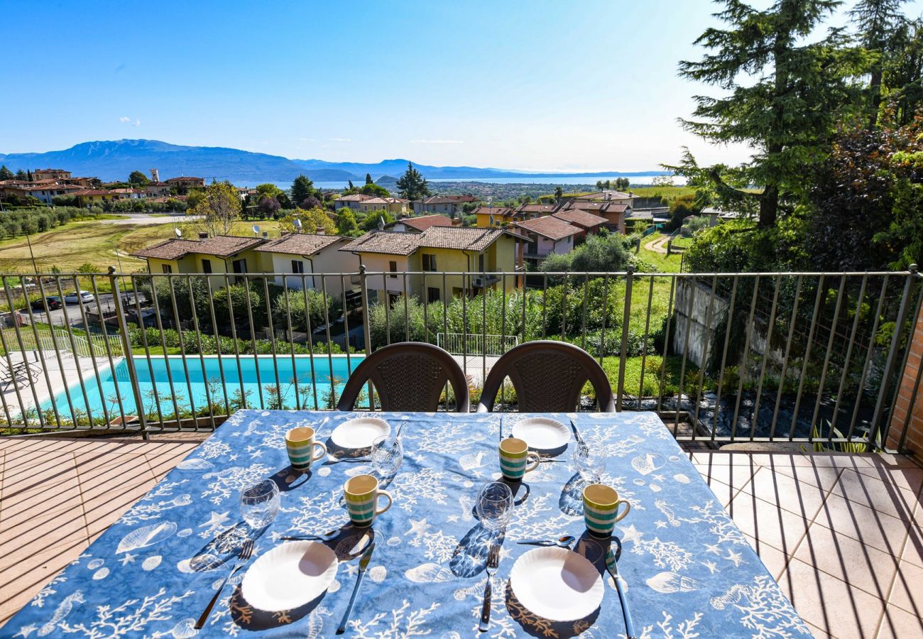 Ferienwohnung in Polpenazze del Garda - Pegaso: mit Balkon mit Seeblick, Pool und Garage