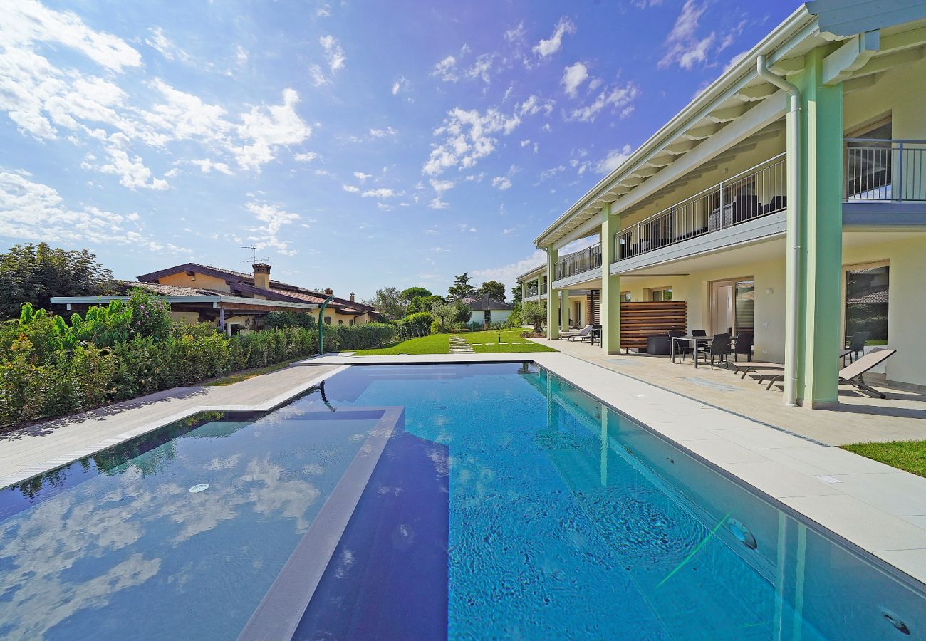 Stadthaus in Manerba del Garda - Gardaliva1: in kleiner Anlage mit Seeblick und Pool nah am Strand