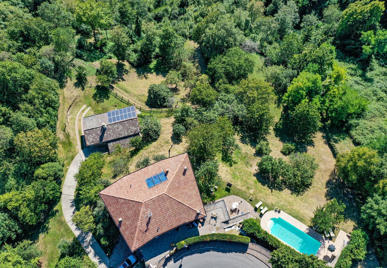 Ferienhaus in Tignale - Malga Mary: inmitte von Natur mit Pool nur für Sie und die Besitzer.