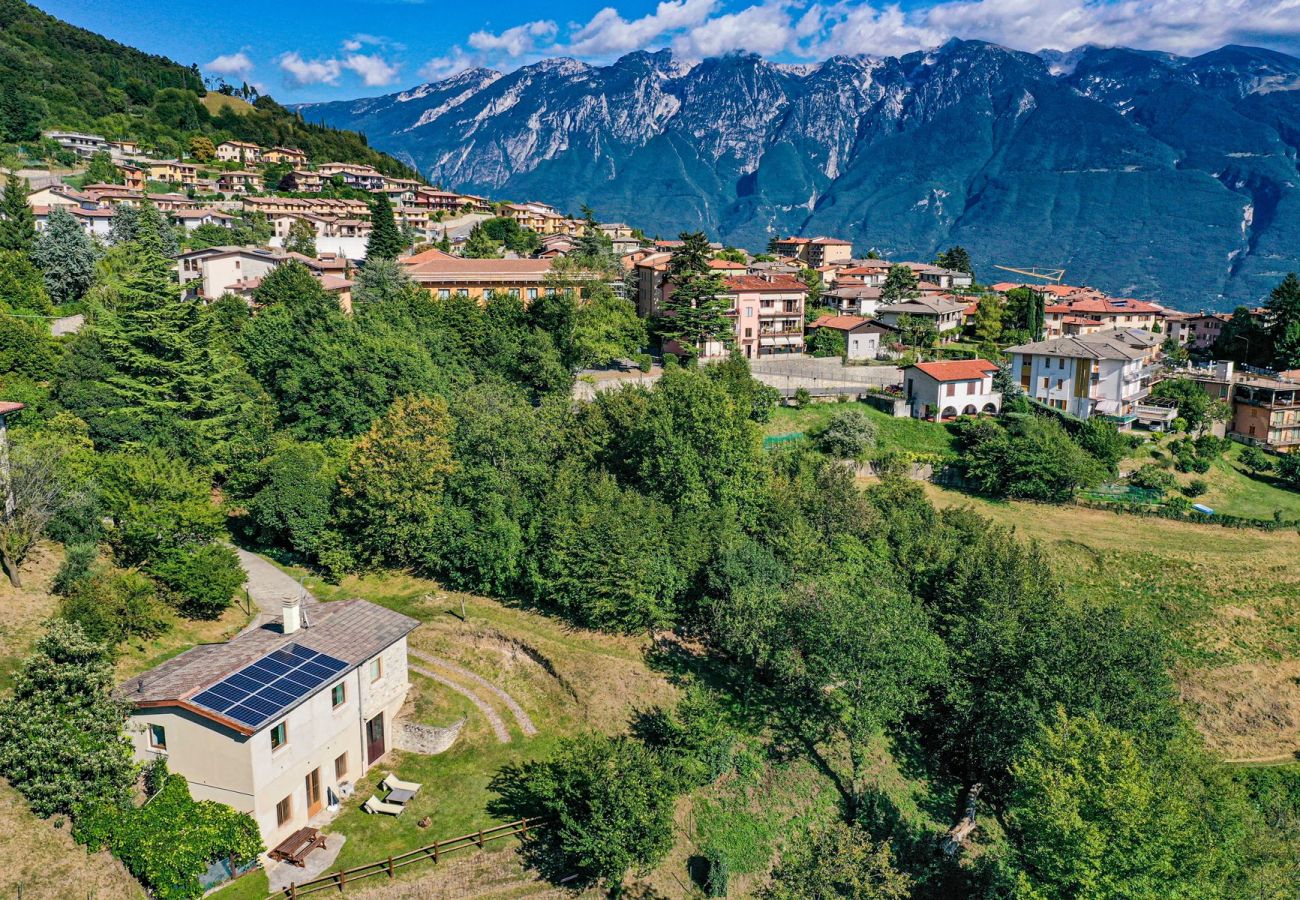 Ferienhaus in Tignale - Malga Mary: inmitte von Natur mit Pool nur für Sie und die Besitzer.