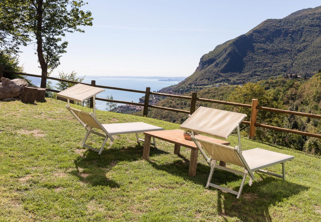 Ferienhaus in Tignale - Malga Mary: inmitte von Natur mit Pool nur für Sie und die Besitzer.