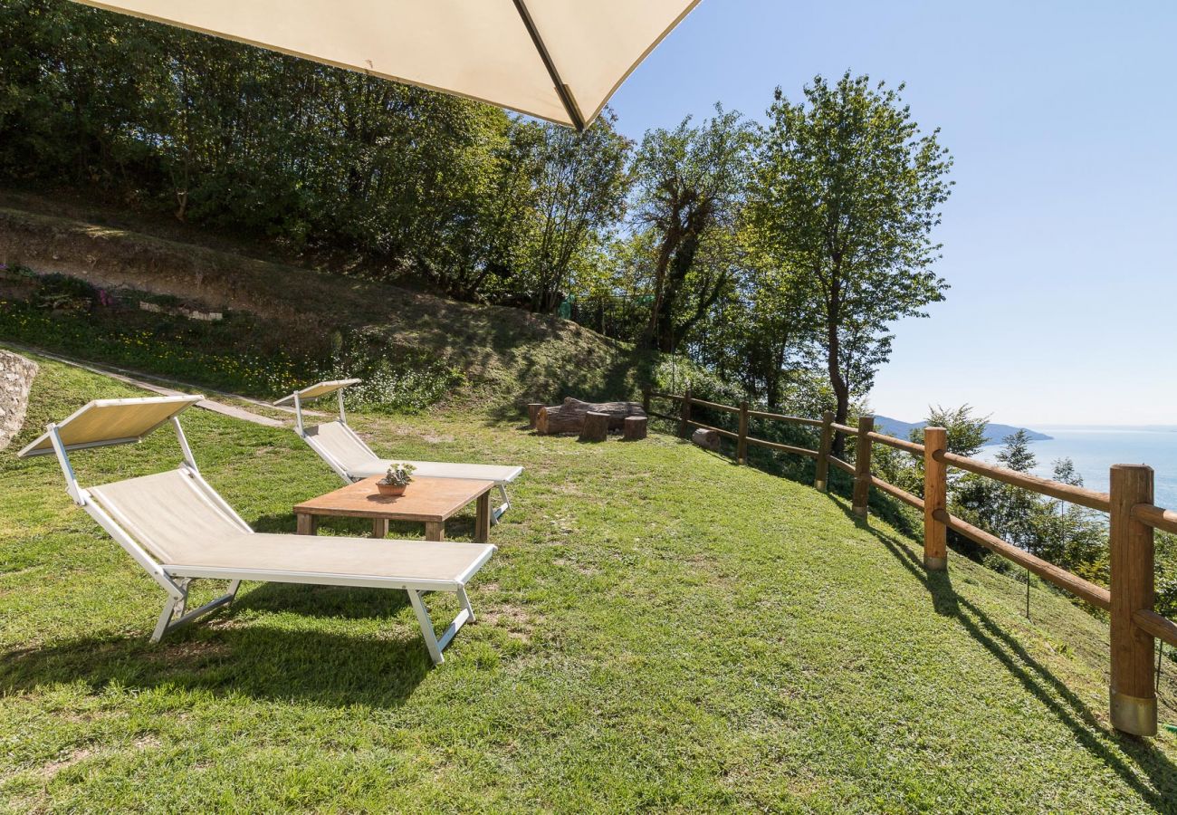 Ferienhaus in Tignale - Malga Mary: inmitte von Natur mit Pool nur für Sie und die Besitzer.