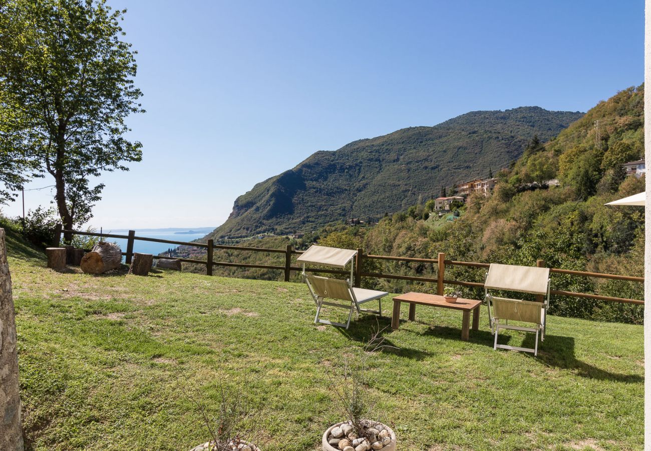 Ferienhaus in Tignale - Malga Mary: inmitte von Natur mit Pool nur für Sie und die Besitzer.