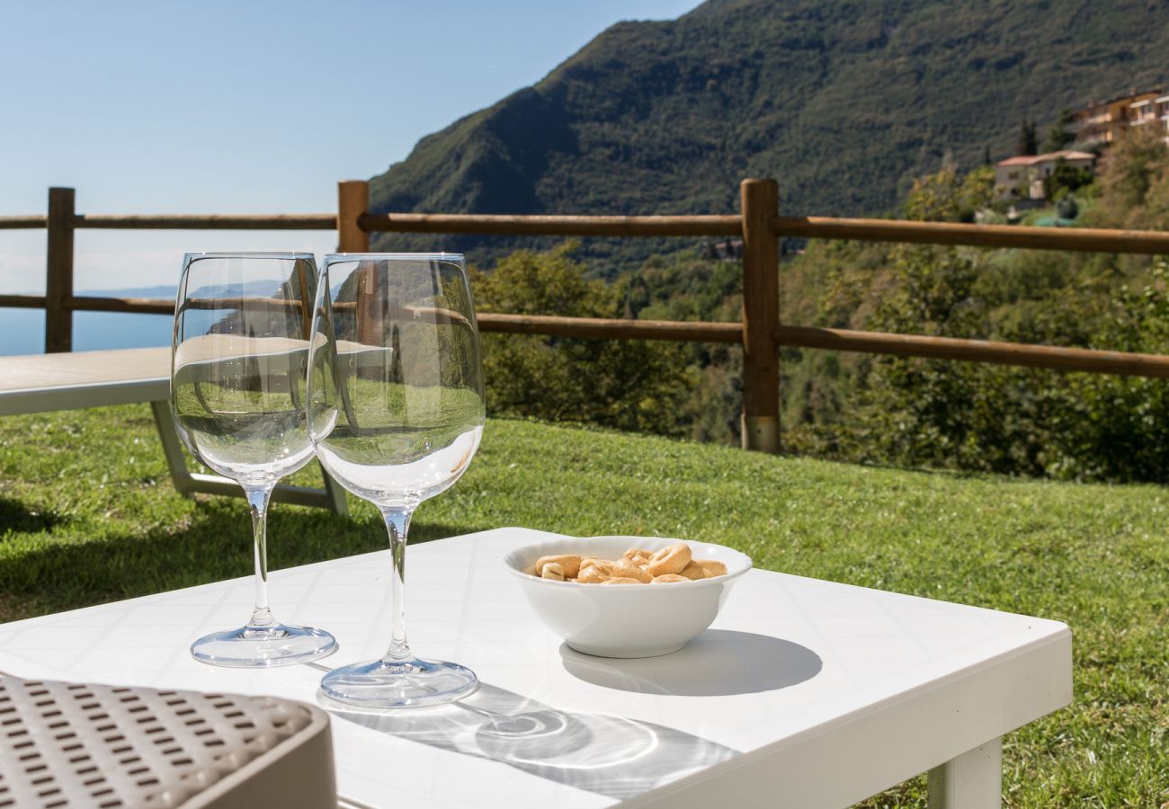 Ferienhaus in Tignale - Malga Mary: inmitte von Natur mit Pool nur für Sie und die Besitzer.