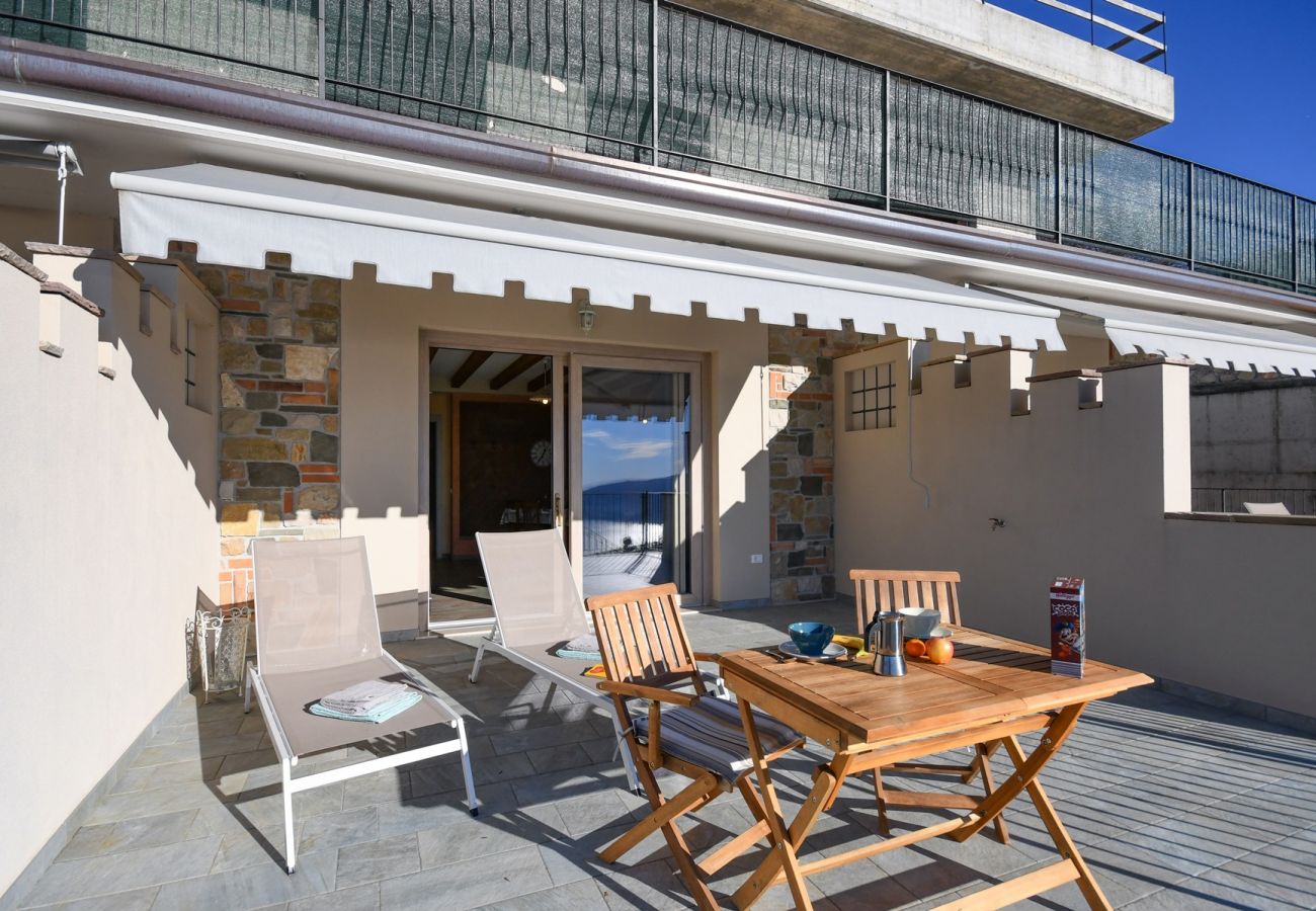 Ferienwohnung in Tignale - Conte, mit grossem Balkon und Seeblick