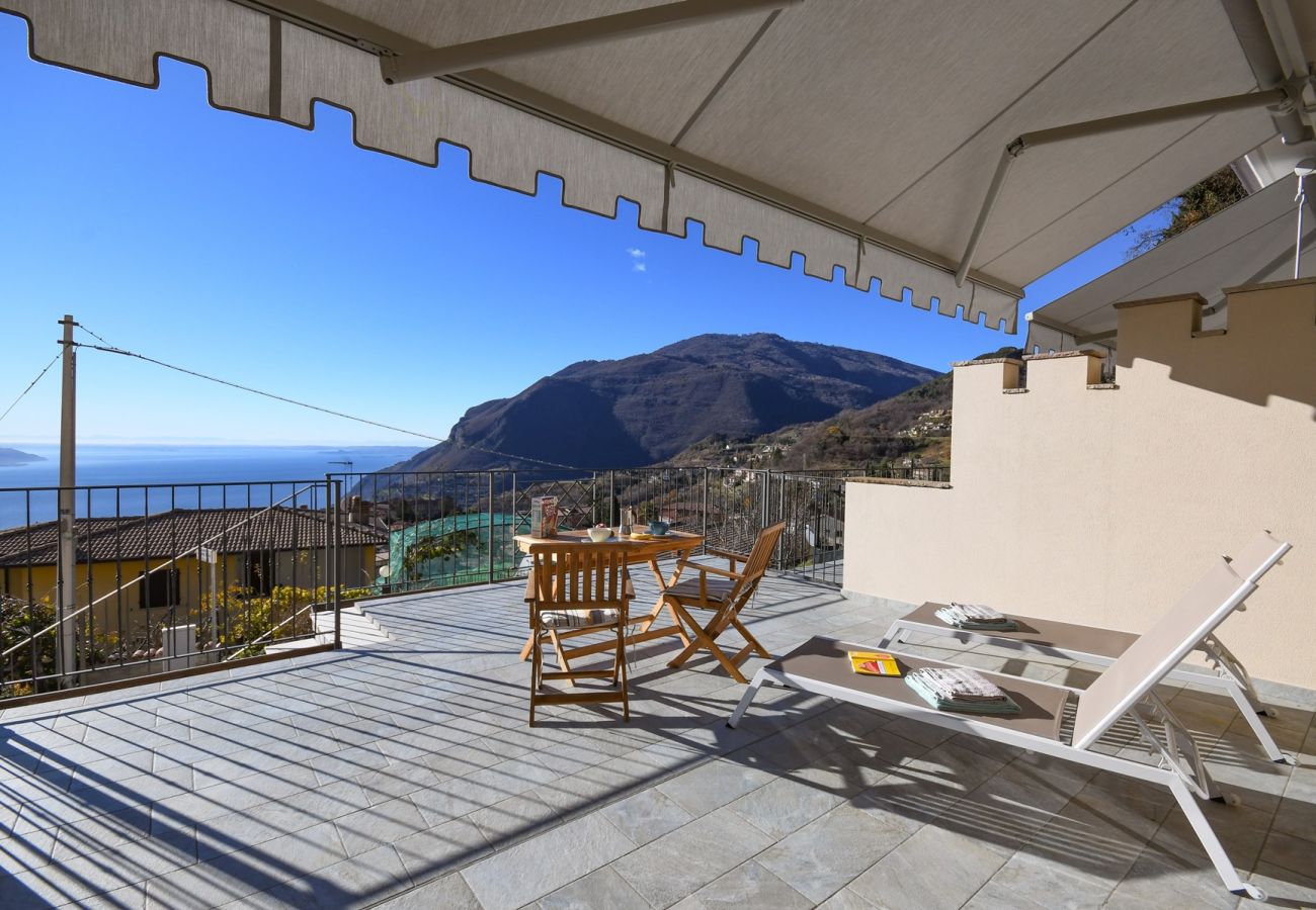 Ferienwohnung in Tignale - Conte, mit grossem Balkon und Seeblick