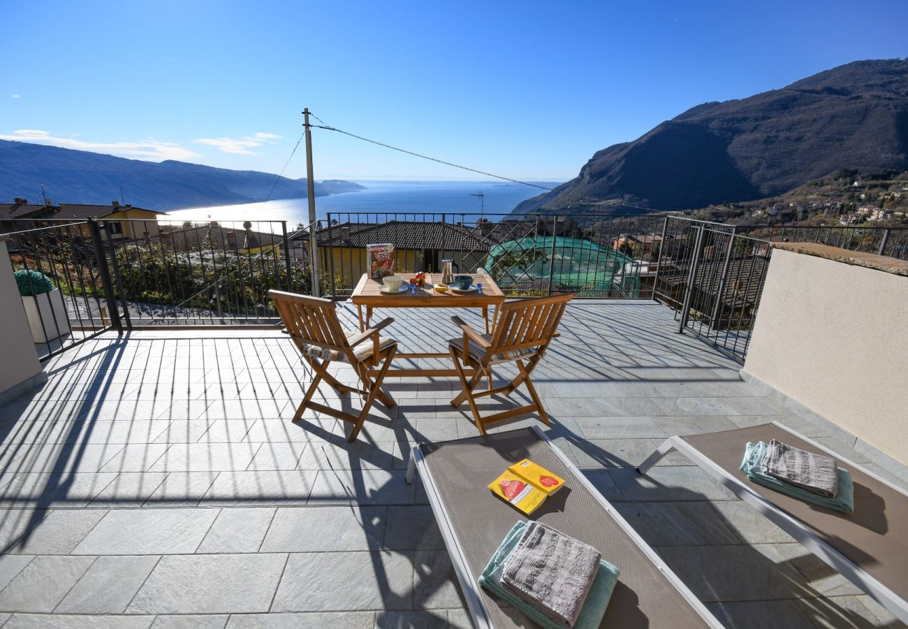 Ferienwohnung in Tignale - Conte, mit grossem Balkon und Seeblick