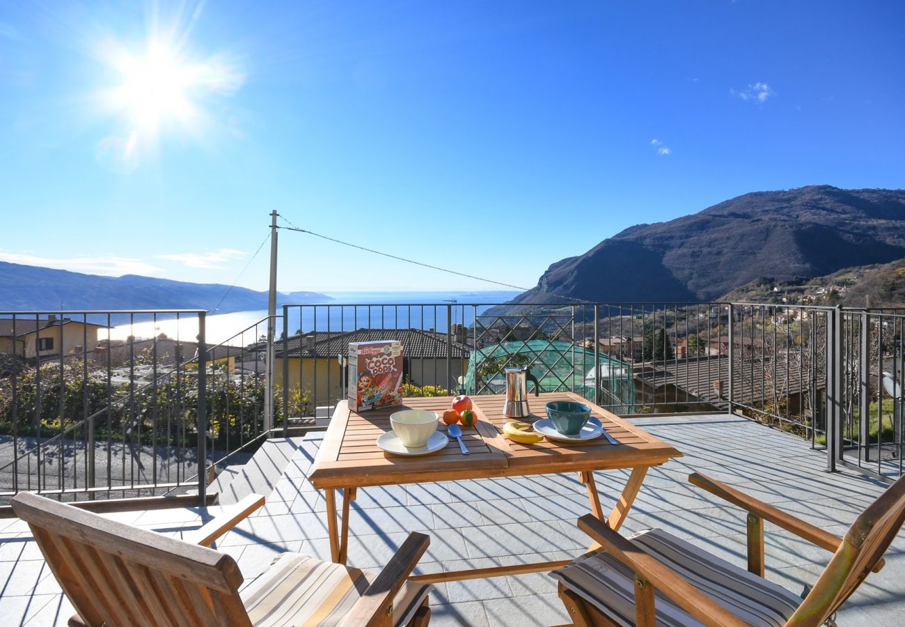 Ferienwohnung in Tignale - Conte, mit grossem Balkon und Seeblick