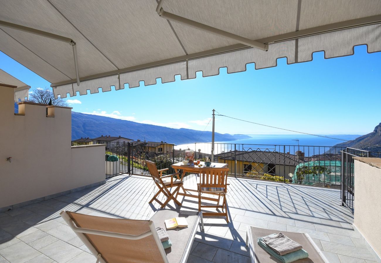 Ferienwohnung in Tignale - Conte, mit grossem Balkon und Seeblick