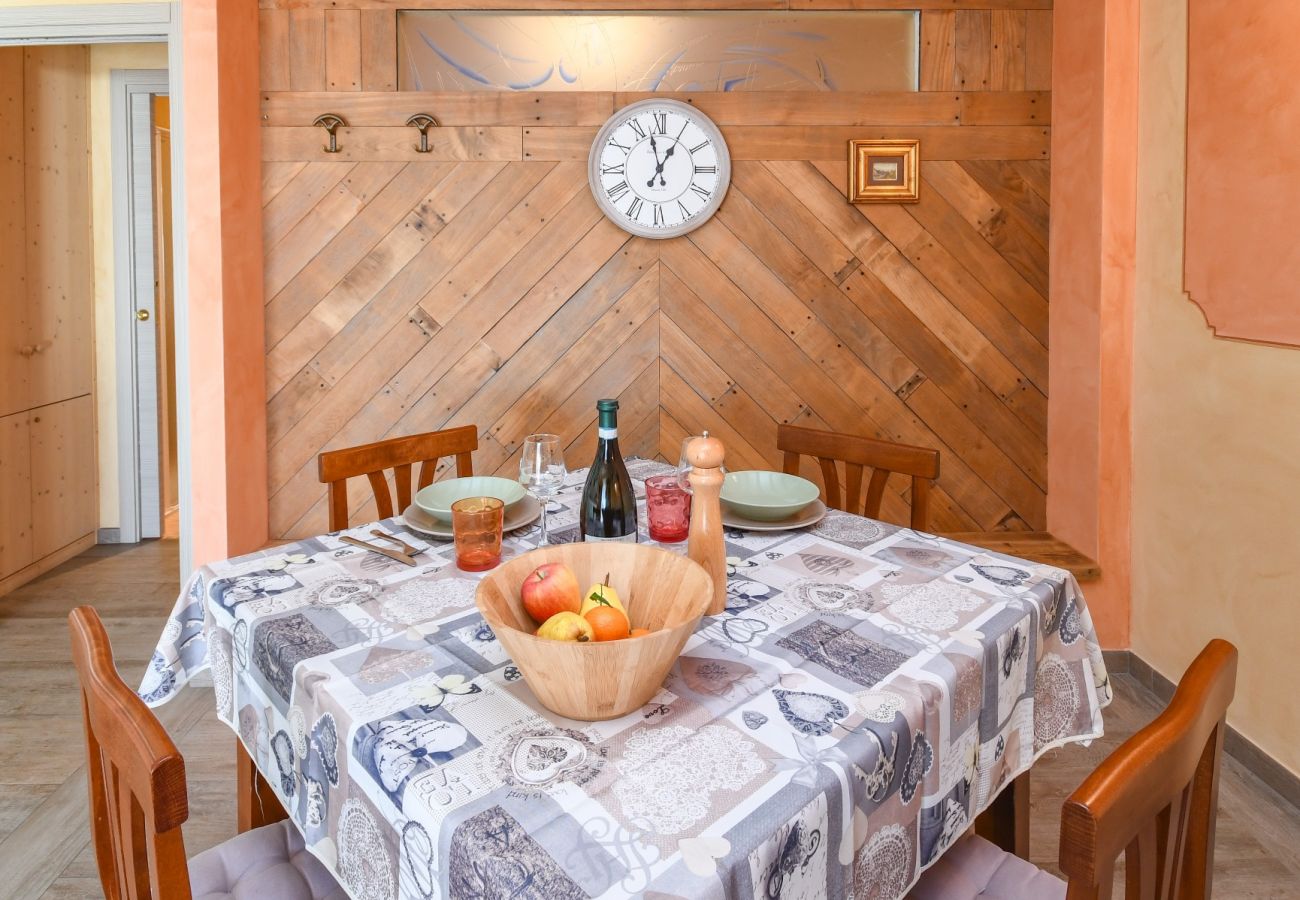 Ferienwohnung in Tignale - Conte, mit grossem Balkon und Seeblick