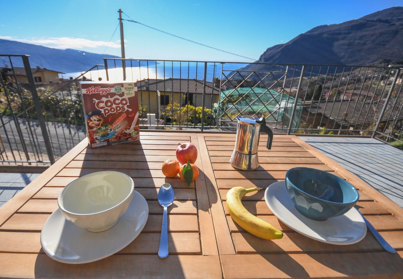 Ferienwohnung in Tignale - Conte, mit grossem Balkon und Seeblick