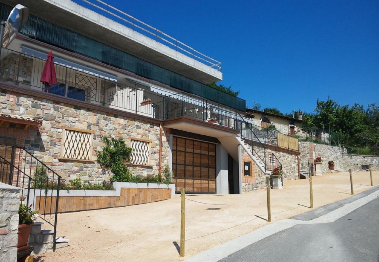 Ferienwohnung in Tignale - Conte, mit grossem Balkon und Seeblick