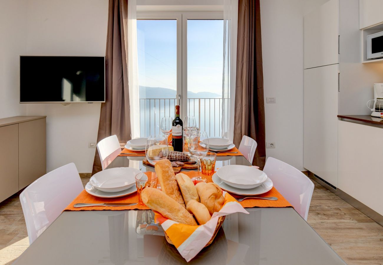 Ferienwohnung in Tignale - Orange House mit traumhaften Seeblick