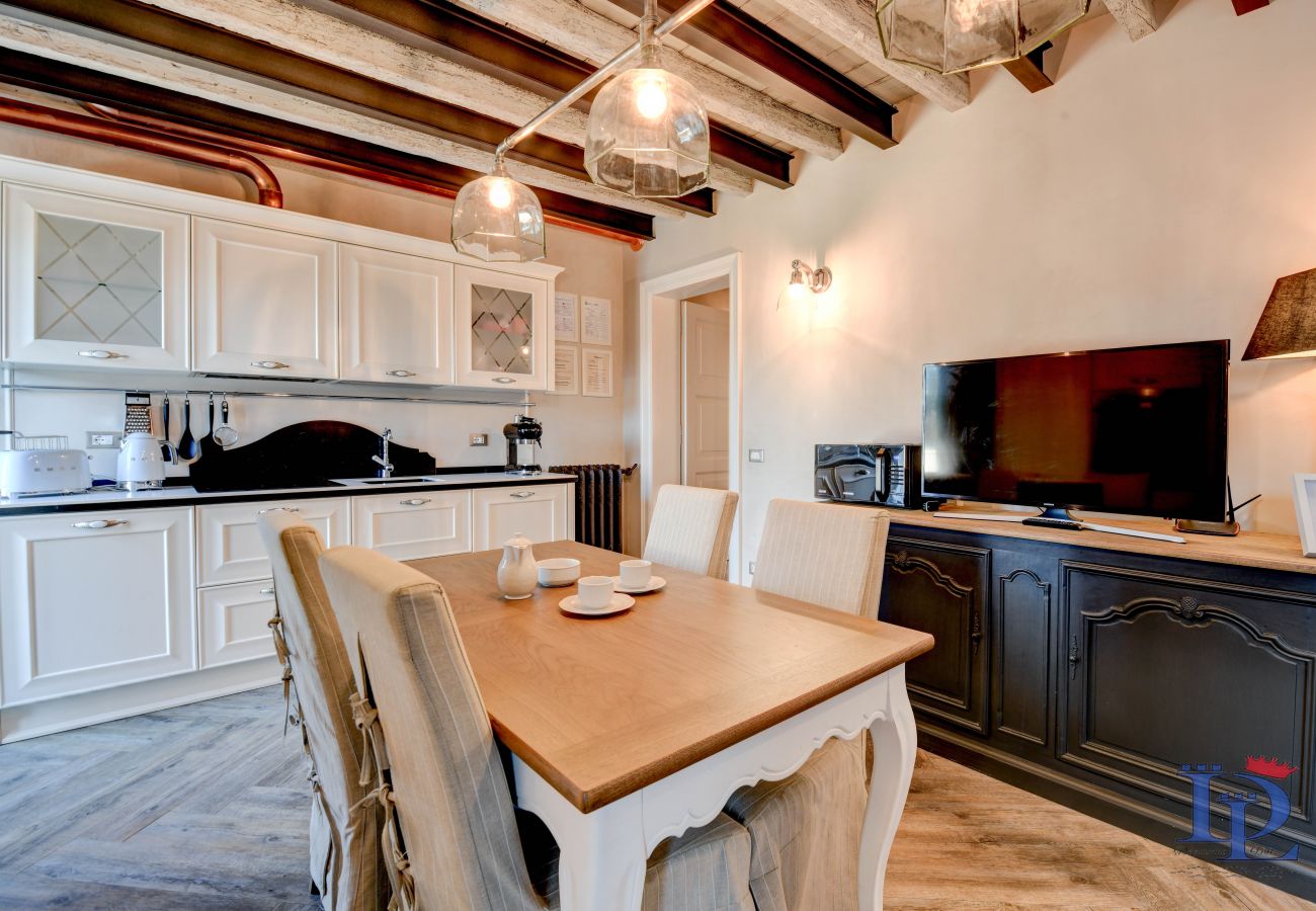 Ferienwohnung in Desenzano del Garda - DesenzanoLoft : La Vite Luxury Appartment 2 (CIR 017067 CNI 00319)	