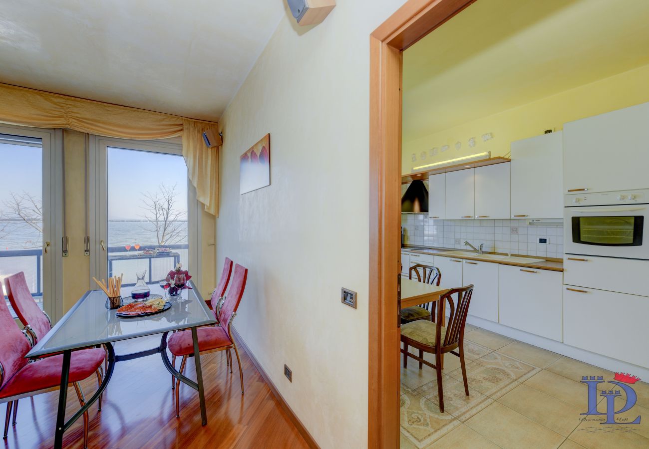 Ferienwohnung in Desenzano del Garda - Desenzanoloft : CHARMING ON THE LAKE  CIN IT017067C27WNQFMYX