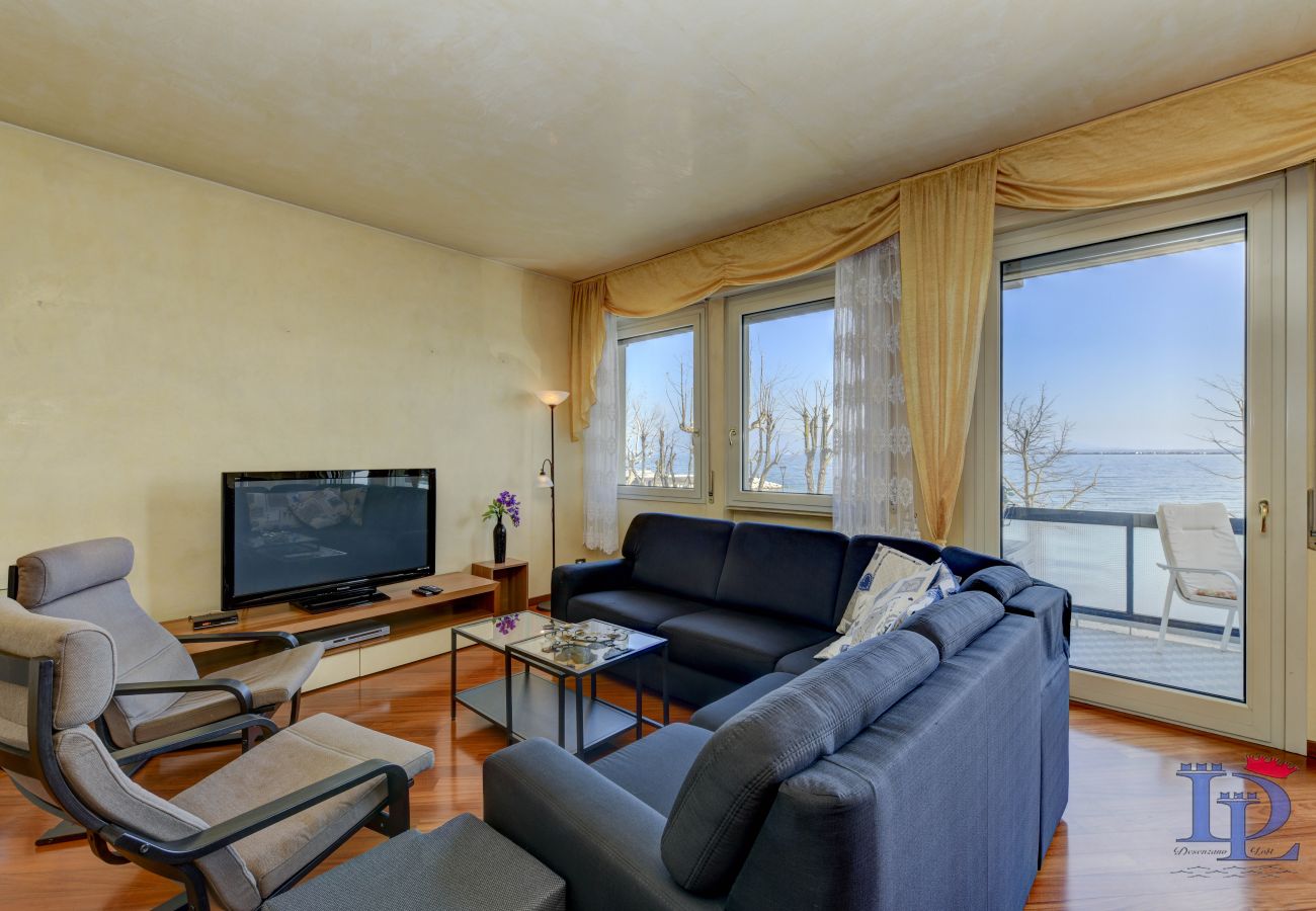 Ferienwohnung in Desenzano del Garda - Desenzanoloft : CHARMING ON THE LAKE  CIN IT017067C27WNQFMYX