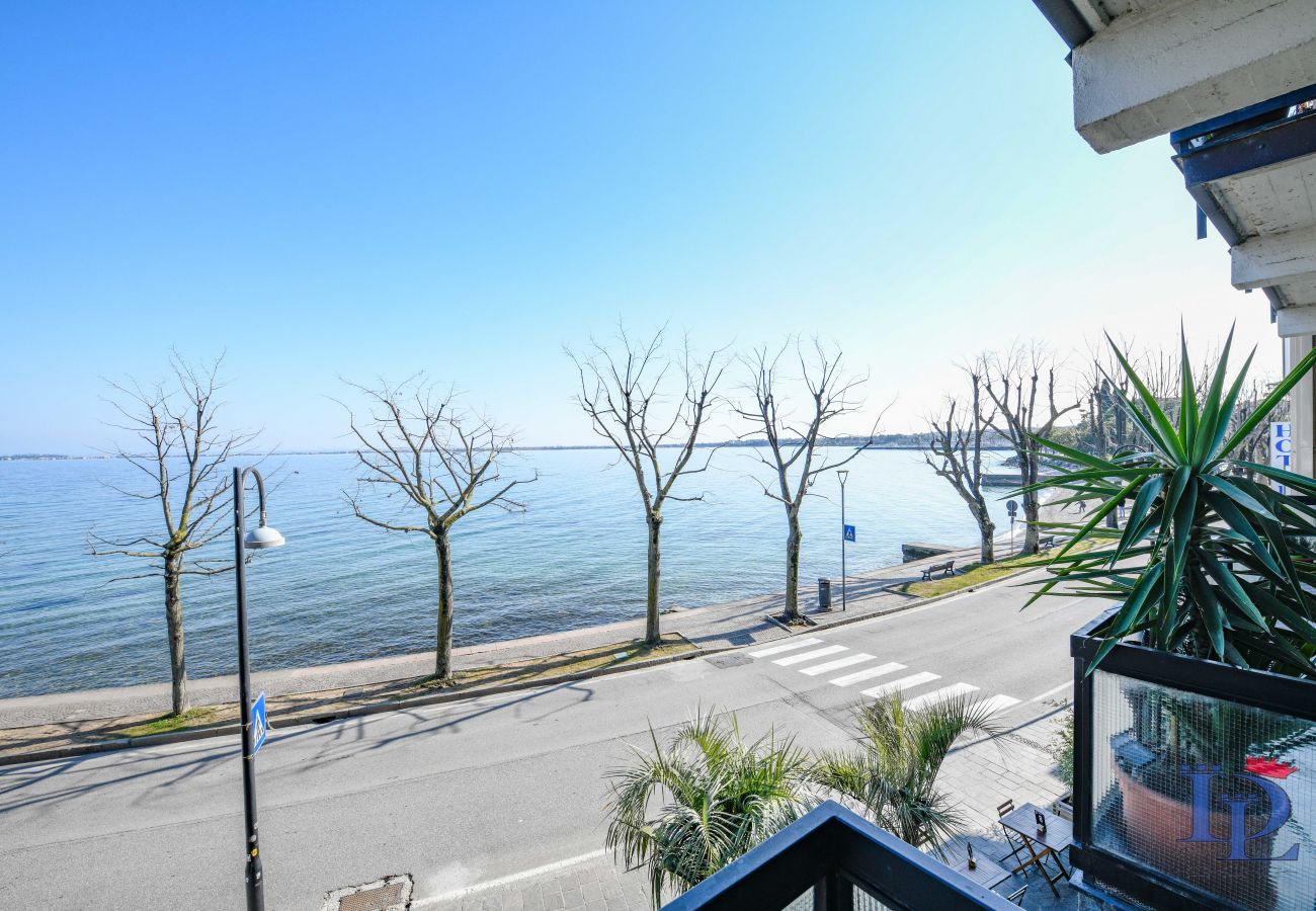 Ferienwohnung in Desenzano del Garda - Desenzanoloft : CHARMING ON THE LAKE  CIN IT017067C27WNQFMYX